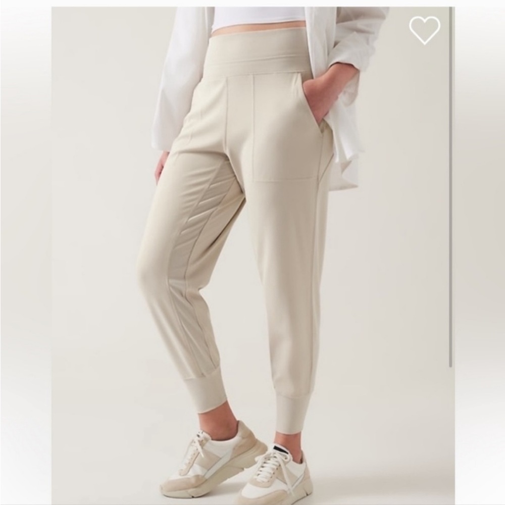 Athleta Venice Jogger Lightest Beige Size Medium Petite